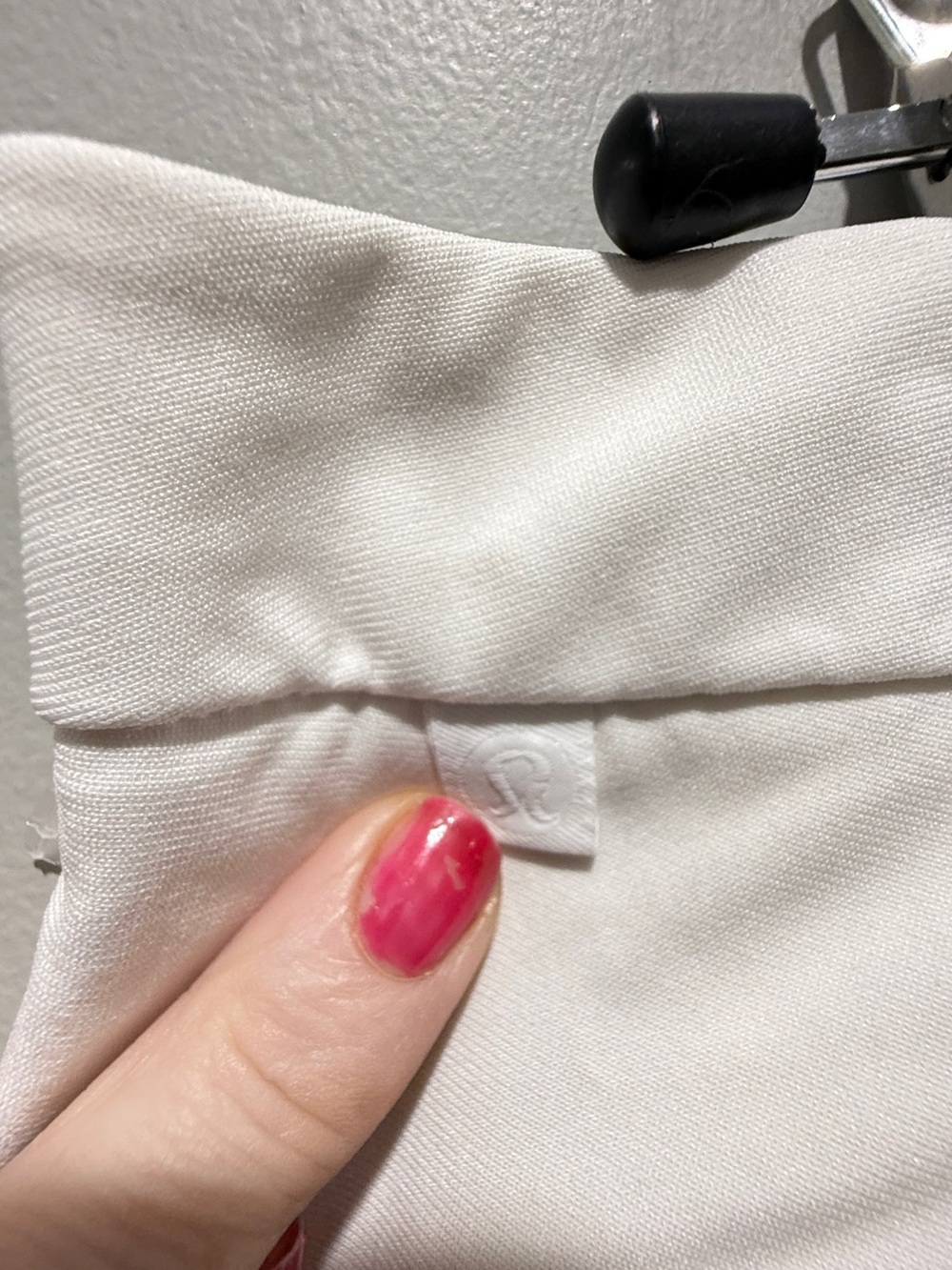 Lululemon High Rise Pleated Shorts - White ( definitely longer on the model ) - Picture 5 of 7